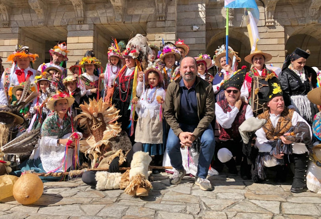 Más de 400 representantes de los 'Entroidos' gallegos desfilan por Santiago para promover la desestacionalización