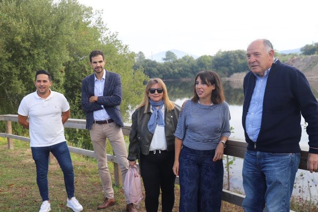 La conselleira de Economía e Industria, María Jesús Lorenzana, visita la antigua mina de Porto Piñeiro.