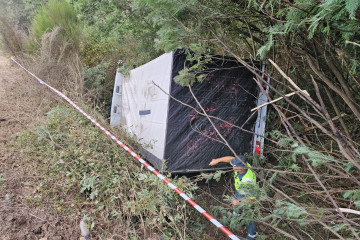 Furgoneta accidentada en la A-52, en Carballeda de Avia (Ourense) a 9 de septiembre de 2024.