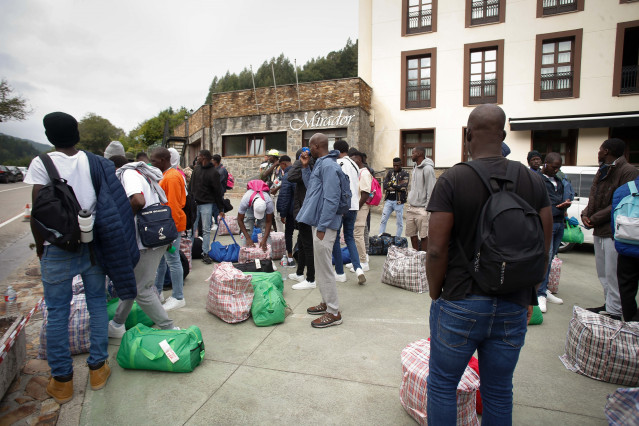 Llegada de 51 inmigrantes subsaharianos a Ribeira de Piquín