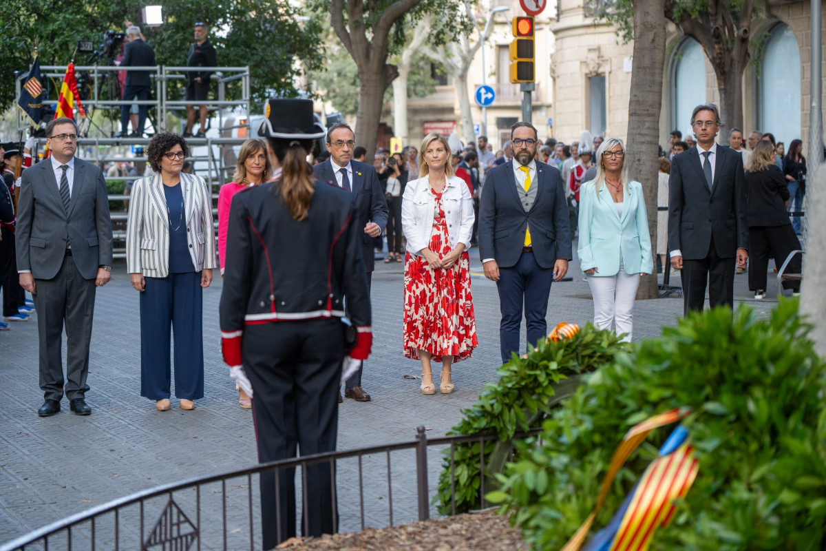 El president del Parlament, en l'ofrena floral de Rafael Casanova, en la Diada de 2024