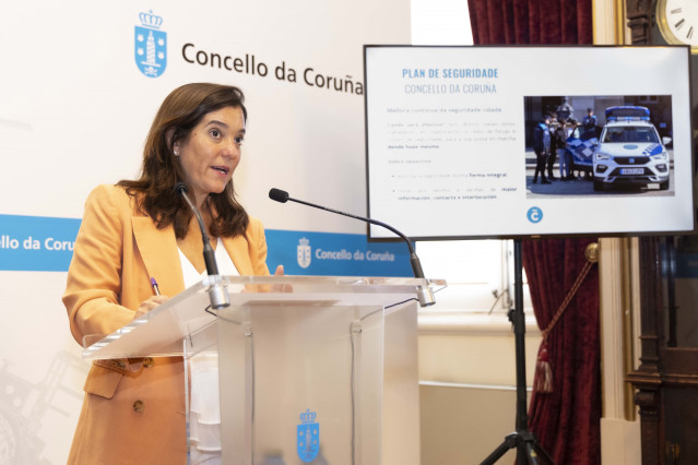 La alcaldesa de A Coruña, Inés  Rey, presenta el nuevo plan de seguridad