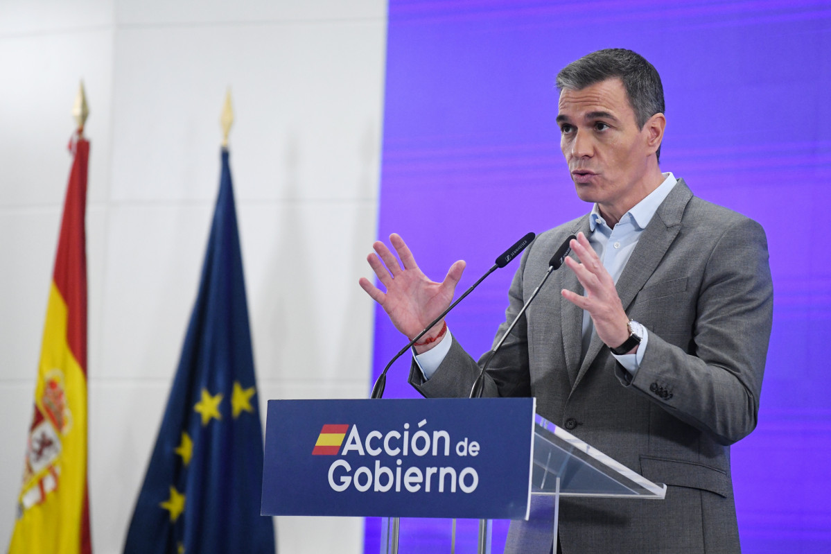 El presidente del Gobierno, Pedro Sánchez, interviene durante el acto de presentación de la nueva campaña 'Transporte público, ¿lo pillas?', en el Ministerio de Transportes, a 12 de septiembre de