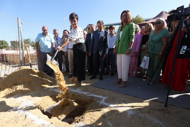 La ministra de vivienda, Isabel Rodríguez, en el acto de primera piedra de una promoción en Chiclana.