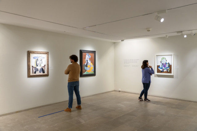 Archivo - Exposición 'Picasso blanco en el recuerdo azul', en el Museo de Bellas Artes de A Coruña