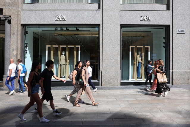 Fachada de una tienda de Zara, a 11 de septiembre de 2024, en Madrid (España). Inditex registró un beneficio neto de 2.768 millones de euros durante el primer semestre de su ejercicio fiscal 2024-2025 (entre el 1 de febrero y el 31 de julio), lo que supon