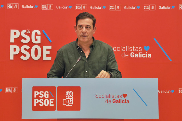 El secretario xeral del PSdeG, José Ramón Gómez Besteiro, en rueda de prensa