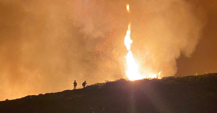 Varios incendios activos en Ourense: el de Laza calcina ya 60 hectáreas y fuegos en Entrimo y A Gudiña