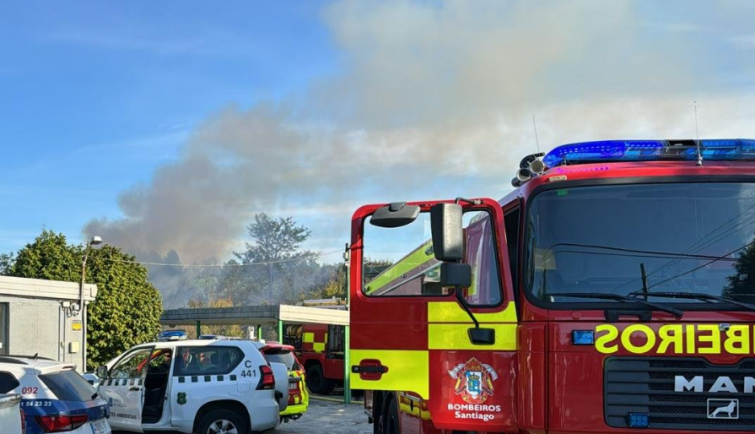 Incendio en el colegio Junior's de Santiago provoca la alarma de los vecinos