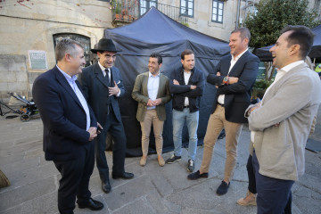 El presidente de la Diputación de Pontevedra, Luis López, y el conselleiro de Cultura, Lingua e Xuventude, José López Campos, visitan el rodaje de la película 'Antes de Nós', a 17 de septiembre 