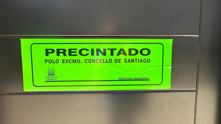 Santiago de Compostela precinta viviendas turísticas por vez primera en la historia