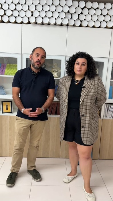 El presidente de A Mesa pola Normalización Lingüística, Marcos Maceira, y la integrante de la misma organizacion y 'tiktoker' Sara Seco.