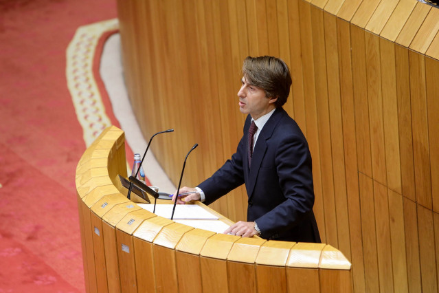 Archivo - El conselleiro de Facenda e Administración Pública, Miguel Corgos, en el pleno de la Cámara gallega