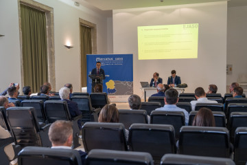 El conselleiro de Emprego, Comercio e Emigración, José González, ha clausurado este jueves el '5º Encontro networking para empresarios de Galicia e norte de Portugal'.