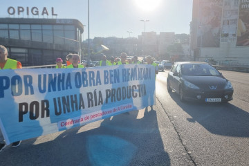 Archivo - Protesta de mariscadores y mariscadoras de la ría de O Burgo en la zona de A Pasaxe