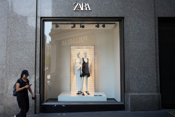 Archivo - Vista de un escaparate de la tienda de Zara, a 5 de junio de 2024, en Madrid (España). Inditex ha registrado un beneficio neto de 1.294 millones de euros durante el primer trimestre de su e