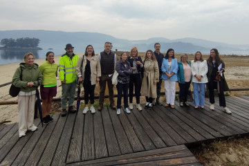 Visita de una delegación de la Secretaría de Estado de Turismo a la playa de Cesantes para conocer la actuación de regeneración dunar en el marco de los Planes de Sostenibilidad Turística en Dest