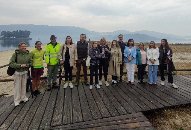 Visita de una delegación de la Secretaría de Estado de Turismo a la playa de Cesantes para conocer la actuación de regeneración dunar en el marco de los Planes de Sostenibilidad Turística en Destino, a 20 de septiembre de 2024.