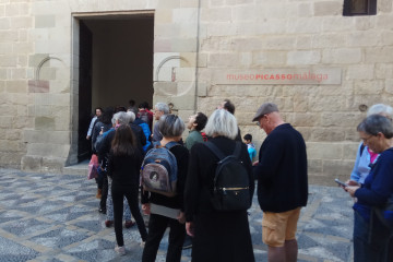 Archivo - Museo Picasso Málaga, turistas, fachada