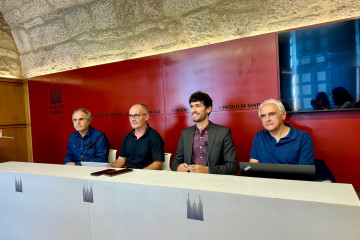 Los concejales de Urbanismo y Mobilidade de Santiago de Compostela, Iago Lestegás y Xan Duro, en rueda de prensa en el Ayuntamiento.