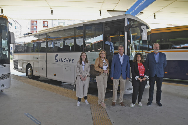 Presentación de nuevas conexiones de bus de O Barco