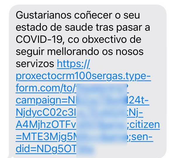 SMS que dice el SERGAS enviu00f3 a una paciente diagnosticada por COVID hace tres meses con una parte censurada por Galiciapress