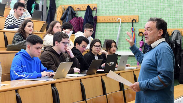 Archivo - Clase en la Facultad de Filología de la USC.