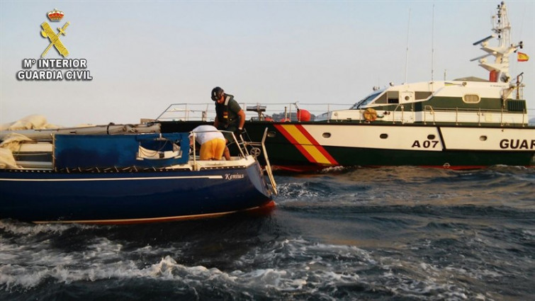 ​Auxiliado un velero a la deriva en la ría de Vigo