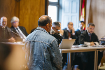 El responsable del almacén pirotécnico ilegal de Tui, que explotó en 2018 causando la muerte de un matrimonio, en la Audiencia Provincial de Pontevedra, en una vista de conformidad en la que ha ped