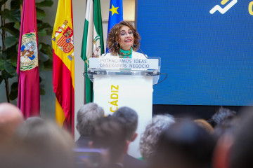 La vicepresidenta primera del Gobierno y ministra de Hacienda, María Jesús Montero , durante su intervención en el acto conmemorativo. A 27 de septiembre de 2024, en Cádiz (Andalucía, España).  