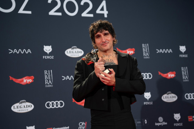 Archivo - La actriz La Dani posa tras recibir el Premio Feroz a Mejor Actor de Reparto en una Película por ‘Te estoy amando locamente’ durante la gala de la XI edición de los Premios Feroz, en el Palacio de Vistalegre, a 26 de enero de 2024, en Madrid (Es