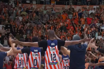 El Leyma Coruña celebra su victoria ante el Madrid en su debut en ACB