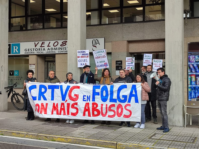 Archivo - Concentración del Comité Intercentros de la CRTVG ante el Parlamento de Galicia