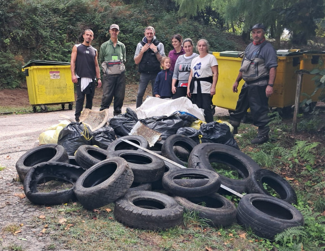 Voluntarios de la XVII Limpeza Simultánea de Ríos.