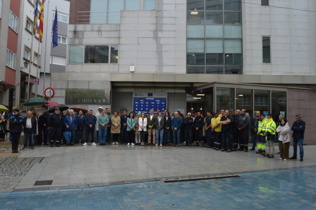 Minuto de silencio en el ayuntamiento pontevedrés de Sanxenxo en memoria del matrimonio fallecido el 28 de septiembre en un accidente de tráfico