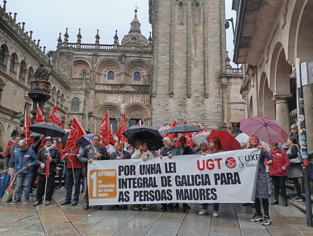 Decenas de jubilados se manifiestan en Santiago por una ley que blinde sus derechos y reclaman 