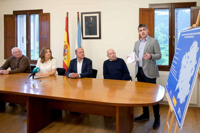 La conselleira de Medio Ambiente e Cambio Climático, Ángeles Vázquez, en el Ayuntamiento de Vilarmaior.