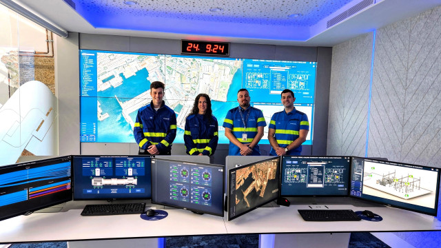 Integrantes del equipo del gemelo digital de Navantia en la ría de Ferrol