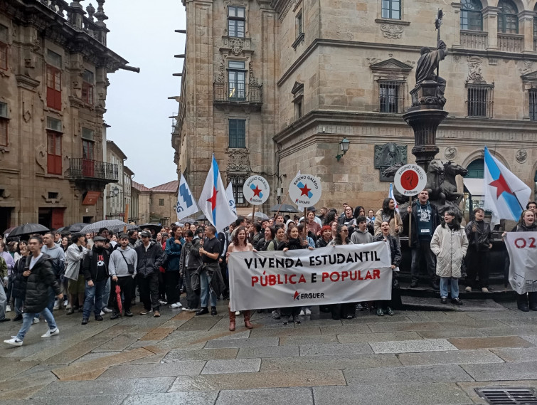 Gran protesta estudiantil en Santiago de Compostela para demandar vivienda digna para los universitarios