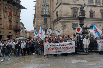 Estudiantes reclaman en Santiago el derecho a una vivienda digna.