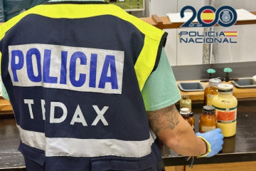 La Policía Nacional interviene en 23 centros educativos gallegos ácido pícrico, una sustancia potencialmente peligrosa