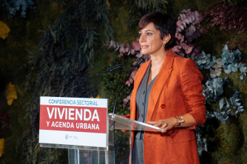 La ministra de Vivienda, Isabel Rodríguez, durante una rueda de prensa, antes de la Conferencia Sectorial de Vivienda con los responsables autonómicos, en la sede del Ministerio, a 3 de octubre de 2