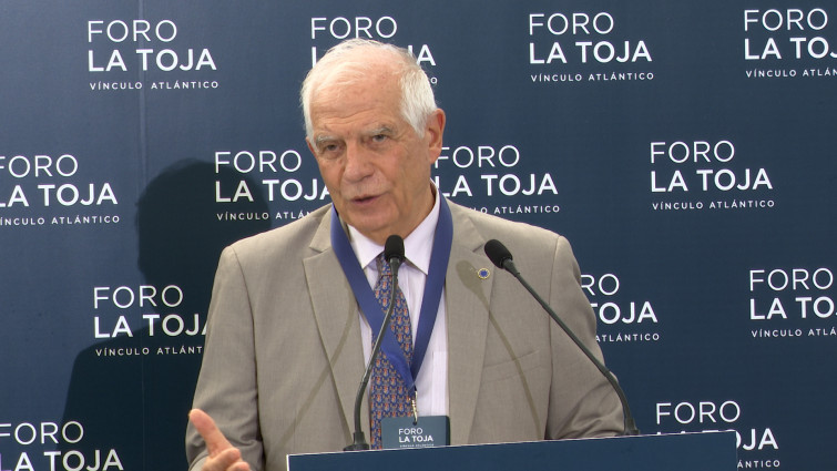 Foro La Toja: el premiado Borrell pide calma a Israel y Rajoy crea polémica sobre los tapones de plástico (vídeos)