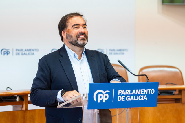 El portavoz del PP en el Parlamento gallego, Alberto Pazos Couñago