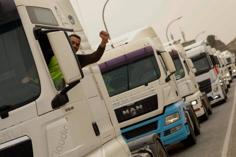 Nueva huelga general en el transporte por carretera amenaza tanto a viajeros como a mercancías