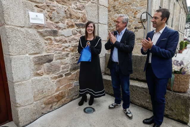 El conselleiro de Sanidade, Antonio Gómez Caamaño que, acompañado del conselleiro do Mar, Alfonso Villares, en Cervo.