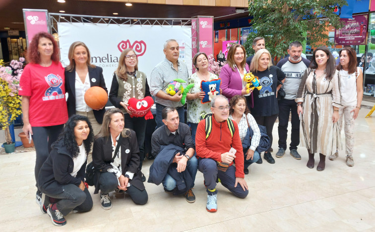 Campaña 'Cada Niño un Juguete' en el Centro Comercial Camelias de Vigo