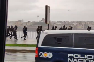 Ultras del Málaga escapando de la Policía