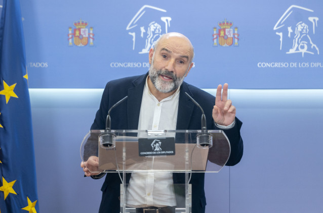 Archivo - El diputado de BNG Néstor Rego, ofrece una rueda de prensa tras reunirse con el presidente del Gobierno en funciones,  durante su ronda de contactos, a 10 de octubre de 2023, en Madrid (España). El presidente del Gobierno en funciones y candidat