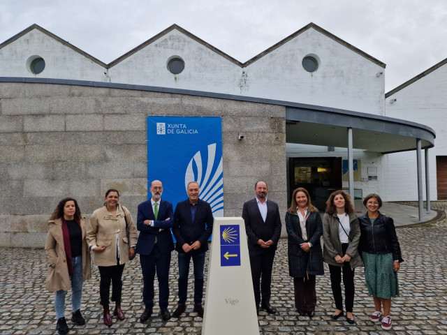 El director de Turismo de Galicia, Xosé Merelles, se ha reunido este martes con los alcaldes del Camino Portugués de la Costa para abordar las necesidades de este itinerario